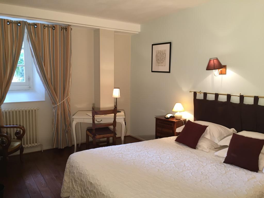 Hostellerie Des Cedres Villeneuve-de-Rivière Habitación foto