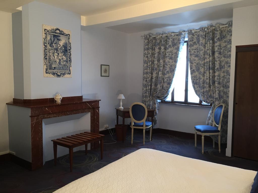 Hostellerie Des Cedres Villeneuve-de-Rivière Habitación foto