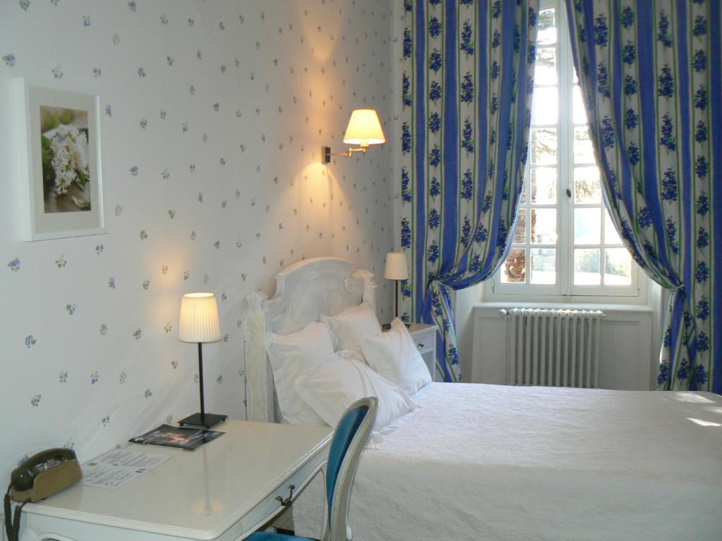 Hostellerie Des Cedres Villeneuve-de-Rivière Habitación foto